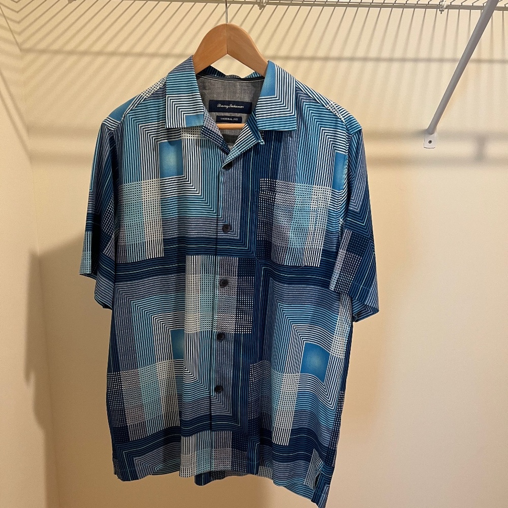 MENS TOMMY BAHAMA 100% SILK SHIRT (size S/P, ORIGINAL FIT)